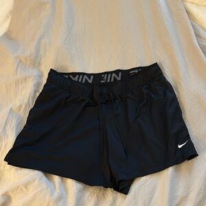 Nike Shorts women’s EUC
